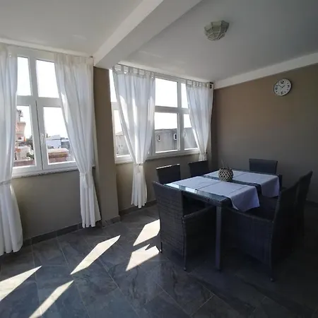 Tindorf Apartment